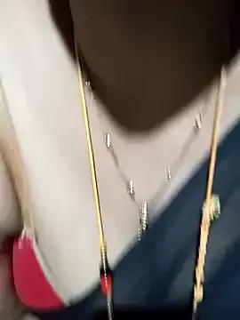 tuttifrutti17 on StripChat 