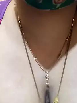 tuttifrutti17 on StripChat 