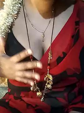 tuttifrutti17 on StripChat 