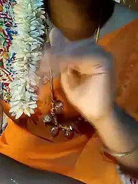 tuttifrutti17 on StripChat 