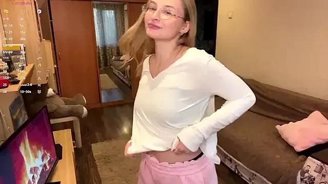 VictoriaMystery — Show my big booty