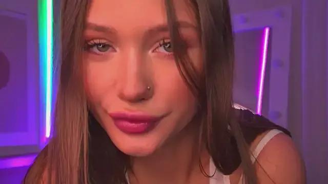 ViolaFlirt — finger in pussy