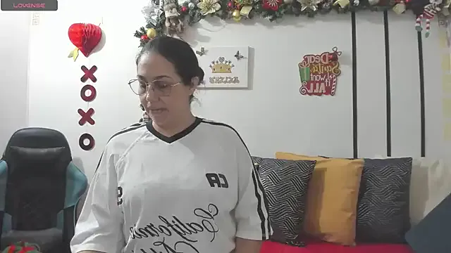 yelenaowens on StripChat