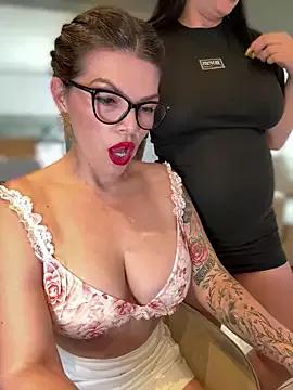 Photos of CarlaConnor80 from StripChat is Freechat