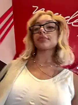 Photos of melissa_grr from StripChat is Freechat