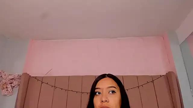 Photos of MollyBigBoobs12 from StripChat is Freechat