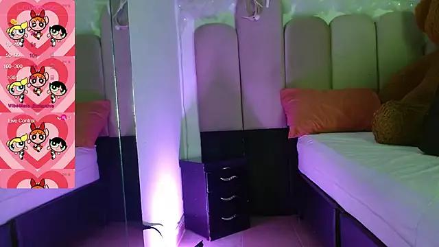 Photos of puca_ebony from StripChat is Freechat