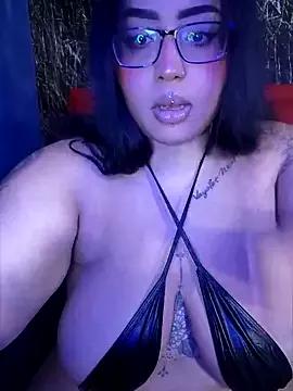 Photos of TattooedJenn from StripChat is Freechat